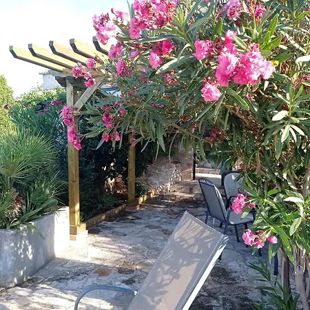 House Vedrana Feriehus *